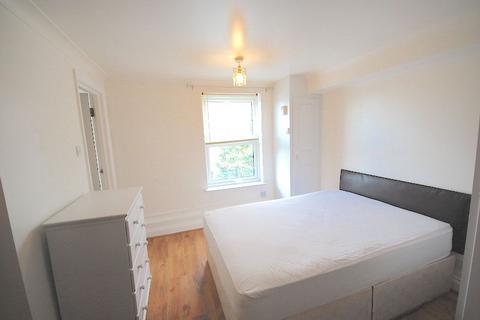 Studio to rent, 13 15 St Thomas Road