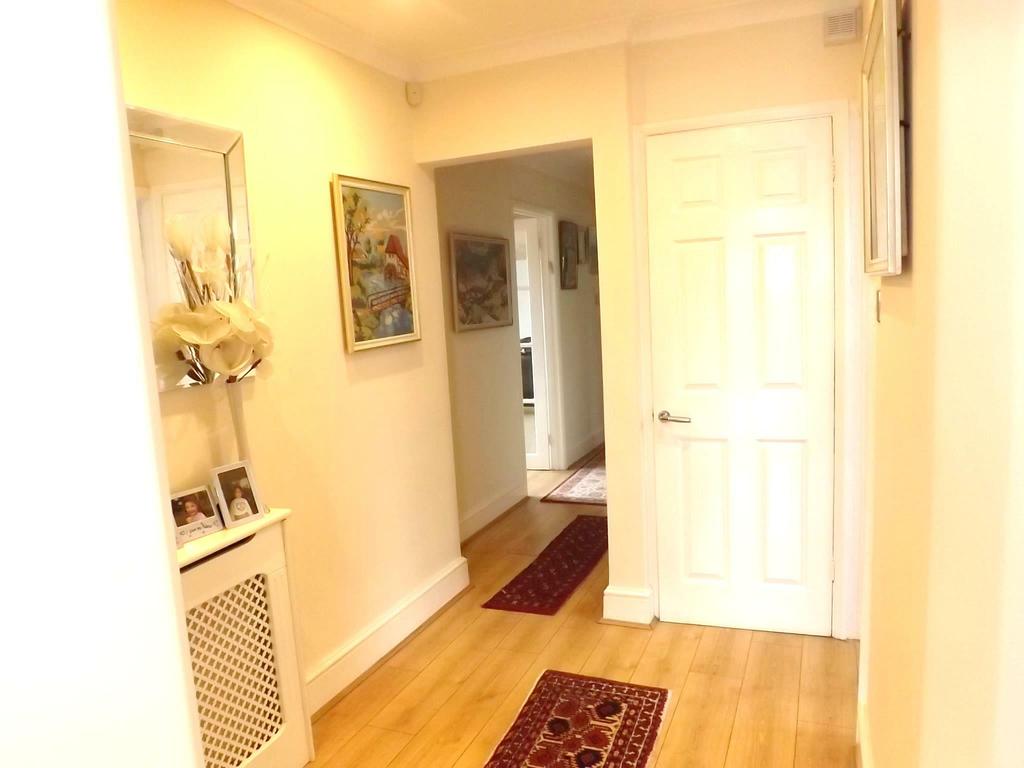 Hartland Close, Edgware HA8 3 bed detached bungalow £750,000