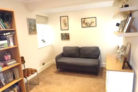 3 Hartland Close, Edgware, HA8 8RL