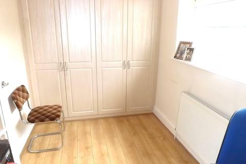 3 Hartland Close, Edgware, HA8 8RL