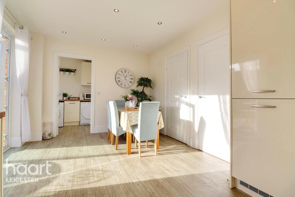 Farnley Road, Leicester 4 bed detached house £375,000