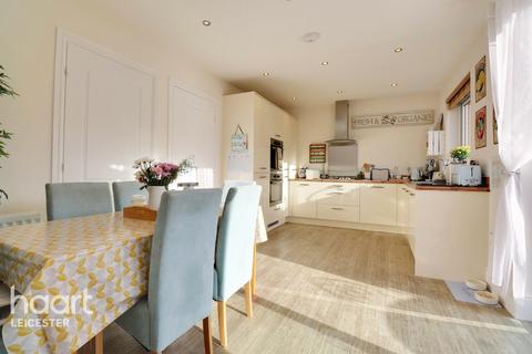 43 Farnley Road, Hamilton, Leicester, LE5 1GP