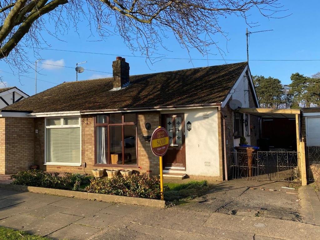 Druids Way, Parklands, Northampton NN3 6EB 2 bed semidetached bungalow £210,000