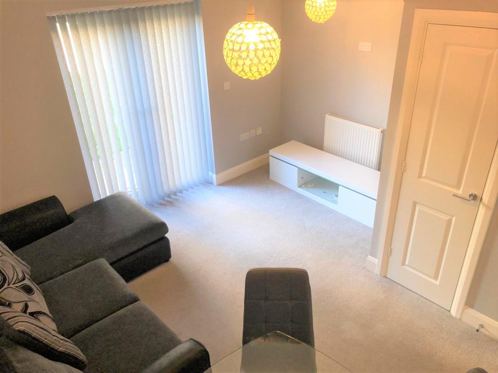 Bottle Kiln Rise, Brierley Hill DY5 2 bed semidetached house £850