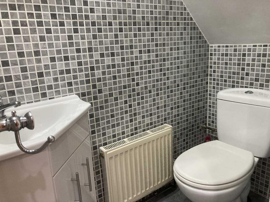 House in Reading, Katesgrove, Coley Park - More