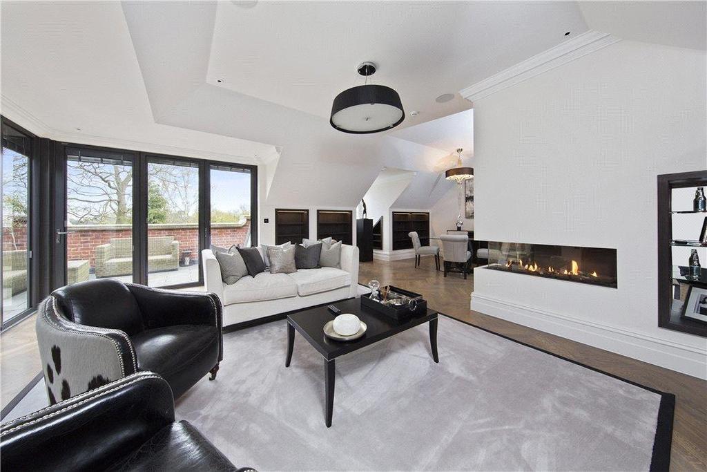 Oxshott Lodge, Leatherhead Road... 3 bed flat £4,500 pcm (£1,038 pw)