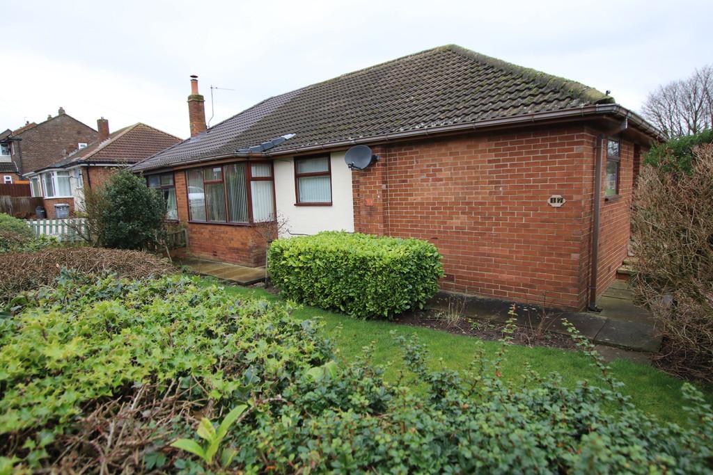 Middlecliffe Drive, Crow Edge 3 bed semidetached bungalow £210,000