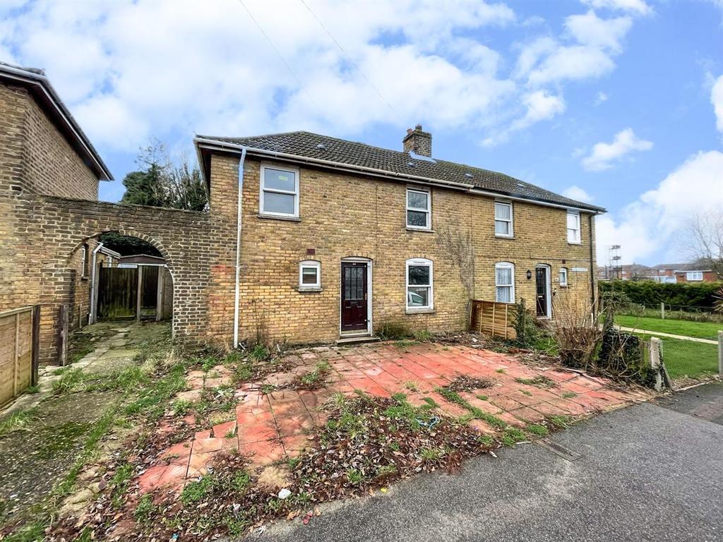 Milner Crescent, Aylesham, Canterbury 3 bed semidetached house £220,000
