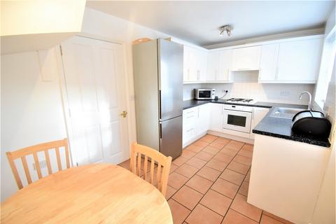 4 bedroom terraced house to rent, Haynes Road, Bedford MK42