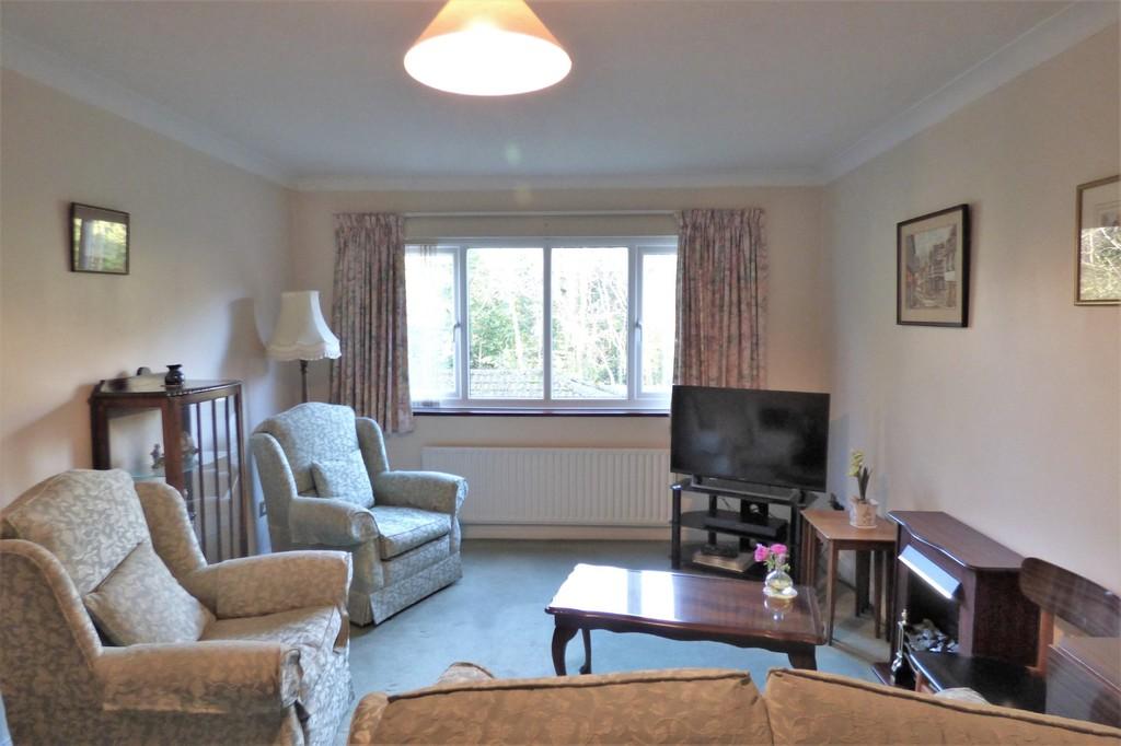 York Road, Broadstone 2 bed apartment £199,950