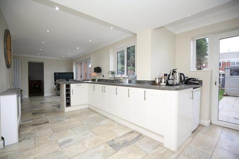 1 Dovestone, Wilnecote, Tamworth, B77 4PB