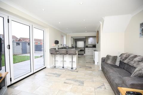 1 Dovestone, Wilnecote, Tamworth, B77 4PB