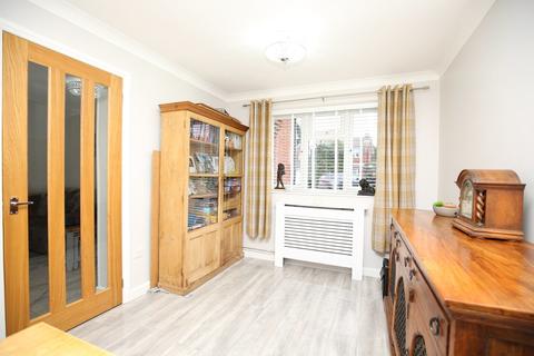 1 Dovestone, Wilnecote, Tamworth, B77 4PB