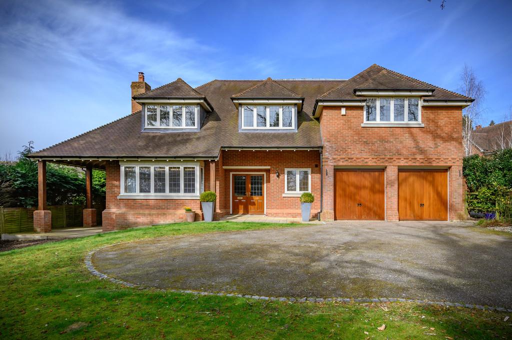 Temple Road, Dorridge 5 bed detached house £4,500 pcm (£1,038 pw)