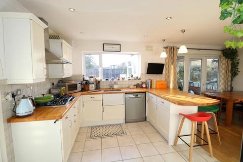 38 Caesar Road, Kenilworth, CV8 1DL