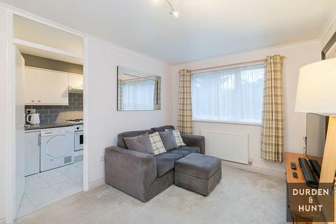 7 Swans Hope, Loughton, IG10 2NA