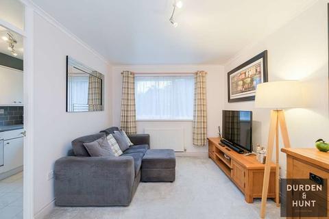 7 Swans Hope, Loughton, IG10 2NA
