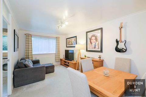 7 Swans Hope, Loughton, IG10 2NA