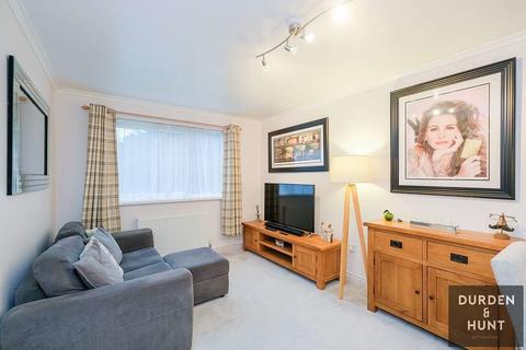 7 Swans Hope, Loughton, IG10 2NA