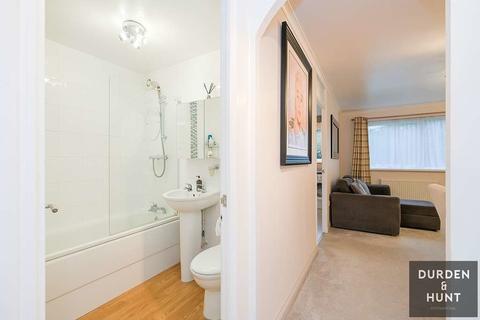 7 Swans Hope, Loughton, IG10 2NA