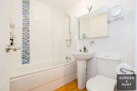 7 Swans Hope, Loughton, IG10 2NA