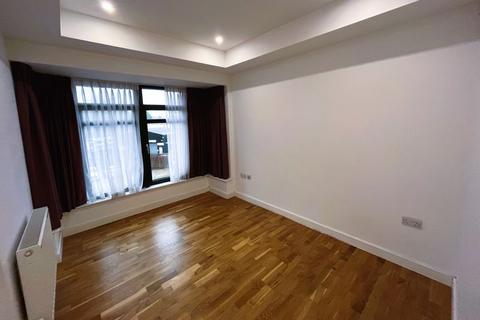 2 bedroom apartment to rent, Whyteleafe Hill, Whyteleafe