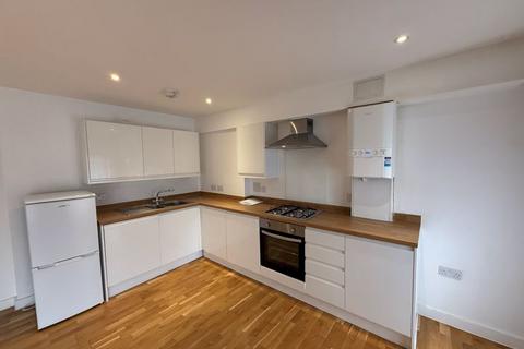 2 bedroom apartment to rent, Whyteleafe Hill, Whyteleafe