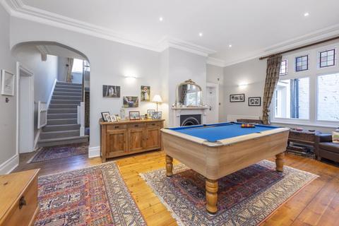 1 Lingwood Byfleet Road, Cobham, KT11 1DT