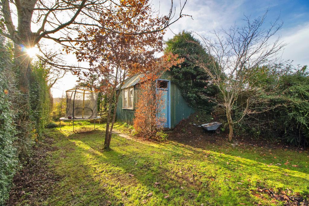 West Terrace, Cranbrook, Kent, TN17 3LG 3 bed detached house £350,000