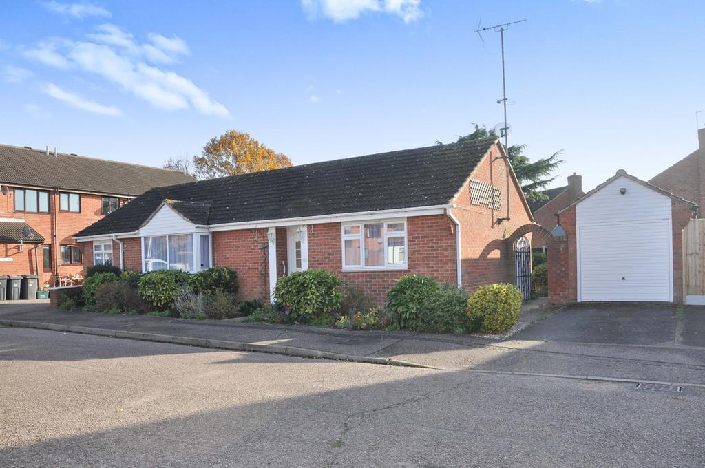 Henniker Gate, Chelmer Village, Chelmsford, CM2 3 bed detached bungalow