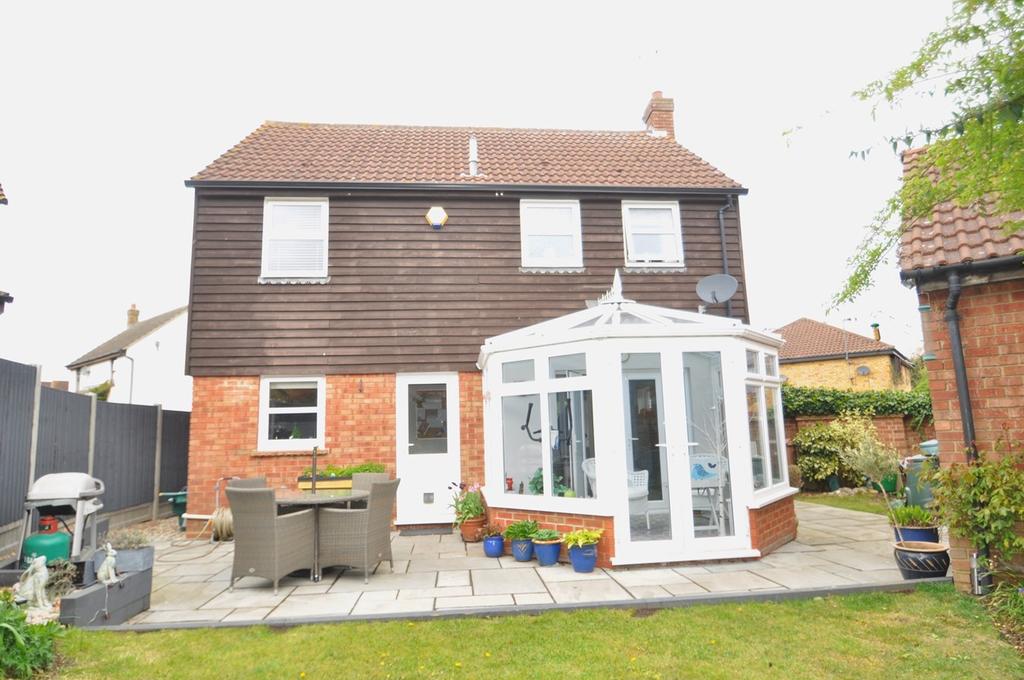 Hurrell Down, Boreham, Chelmsford, CM3 3 bed detached house £400,000