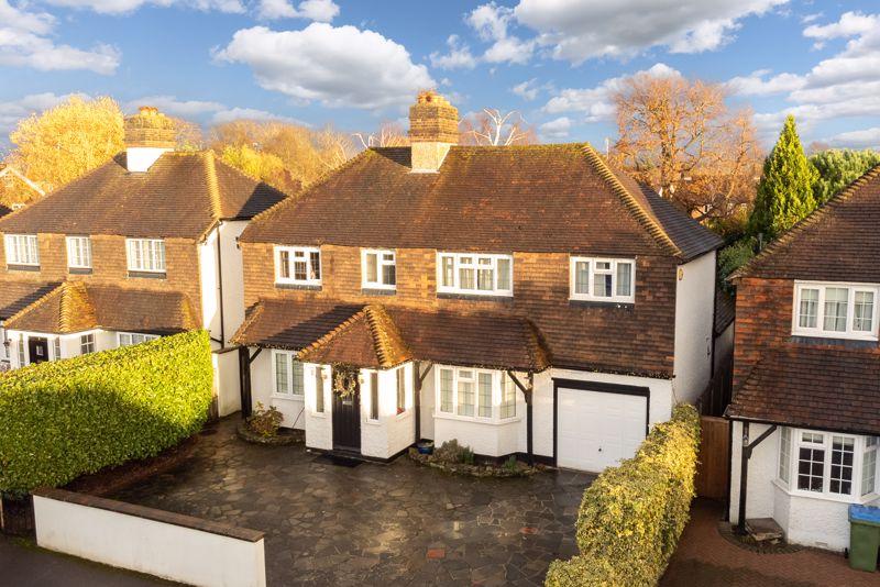 Beech Close, Hersham, WaltonOnThames 4 bed detached house £1,100,000