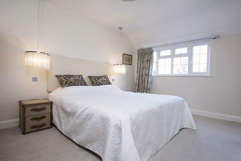 5 Beech Close, Hersham, Walton-on-thames, KT12 5RG