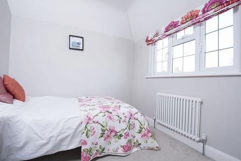 5 Beech Close, Hersham, Walton-on-thames, KT12 5RG