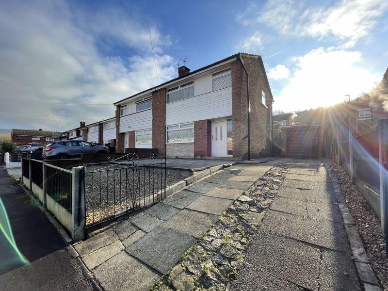 Crossfield Close, Stalybridge 3 bed semidetached house £210,000