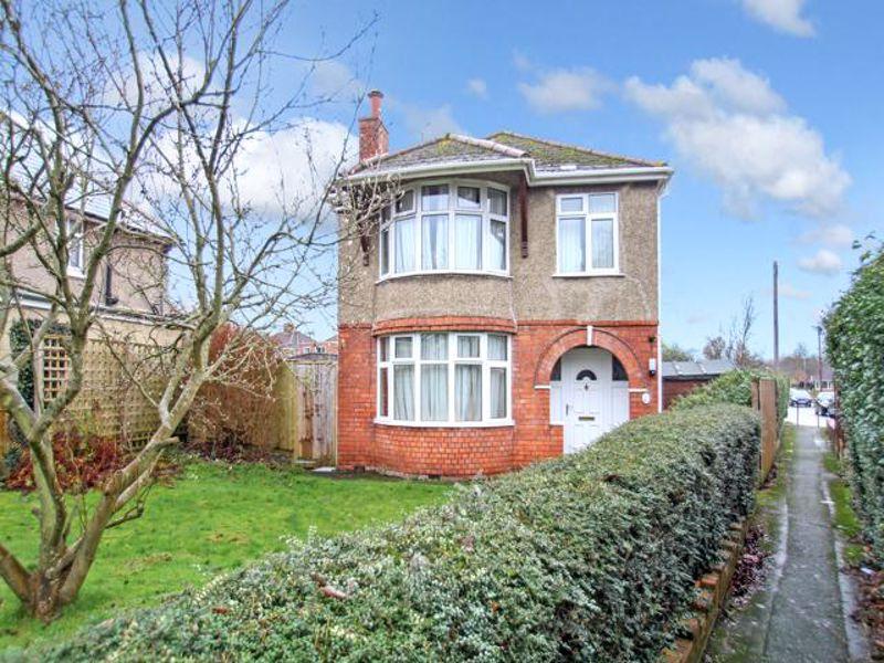 Harvey Grove, Cheney Manor, Swindon 3 bed detached house £325,000
