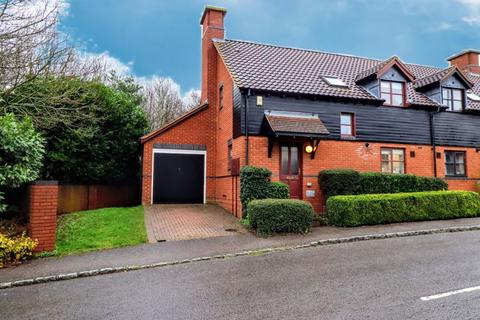 79 Linceslade Grove, Loughton, Milton Keynes, MK5 8AD