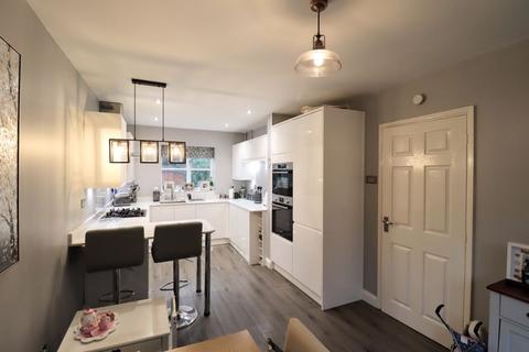 79 Linceslade Grove, Loughton, Milton Keynes, MK5 8AD