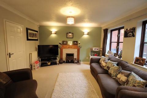 79 Linceslade Grove, Loughton, Milton Keynes, MK5 8AD