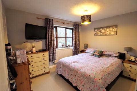 79 Linceslade Grove, Loughton, Milton Keynes, MK5 8AD
