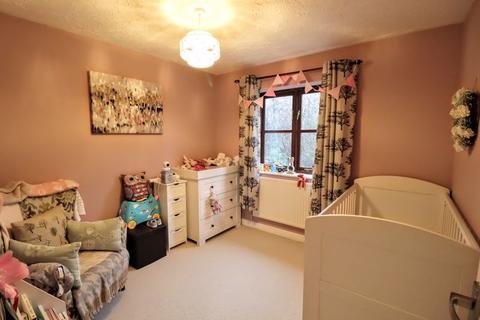 79 Linceslade Grove, Loughton, Milton Keynes, MK5 8AD