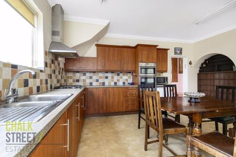 158 Alma Avenue, Hornchurch, RM12 6AT