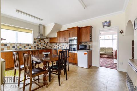 158 Alma Avenue, Hornchurch, RM12 6AT