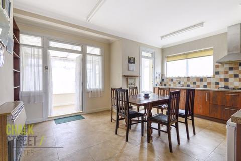 158 Alma Avenue, Hornchurch, RM12 6AT