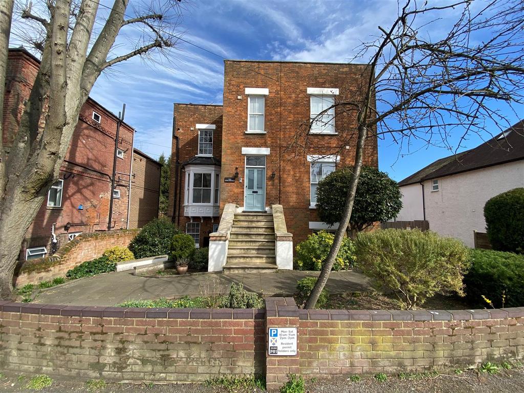 Prospect Road, St Albans 1 bed flat £340,000