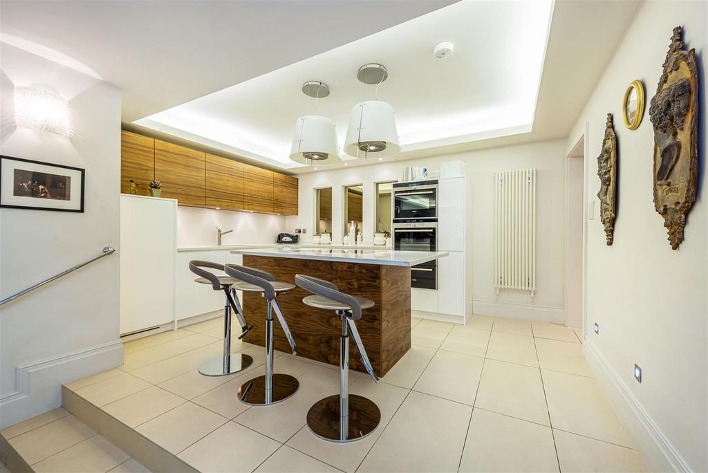 Kitchen (2).jpg