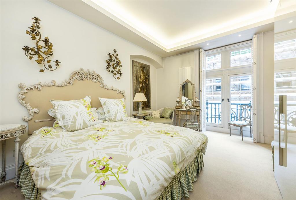 Master Bedroom (2).jpg