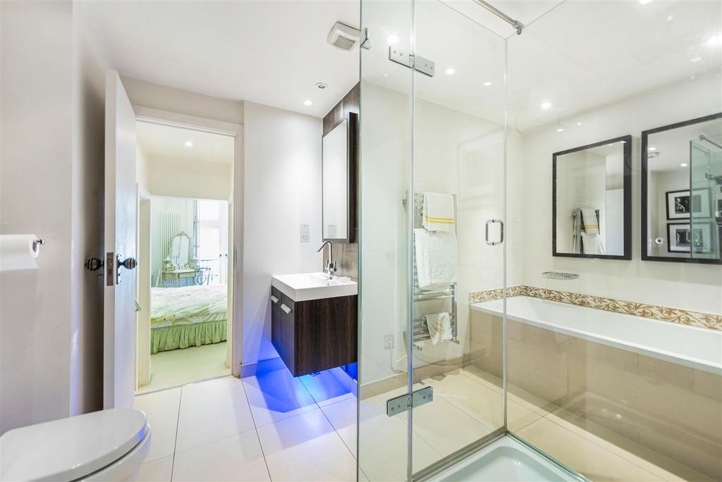 En Suite (2).jpg