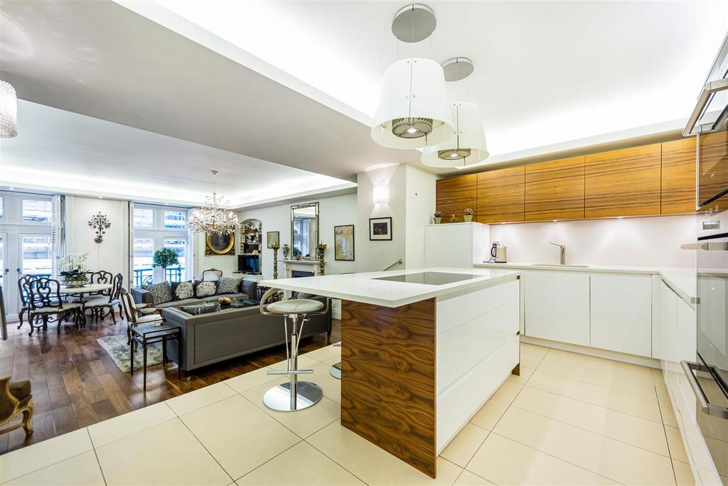 Kitchen (1).jpg