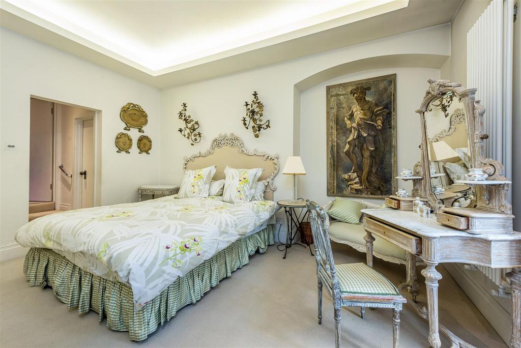 Master Bedroom (1).jpg